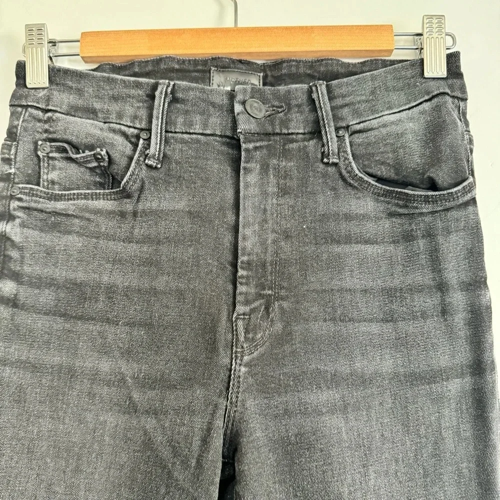 MOTHER High Waisted Looker Ankle Fray in night hawk Size: 27